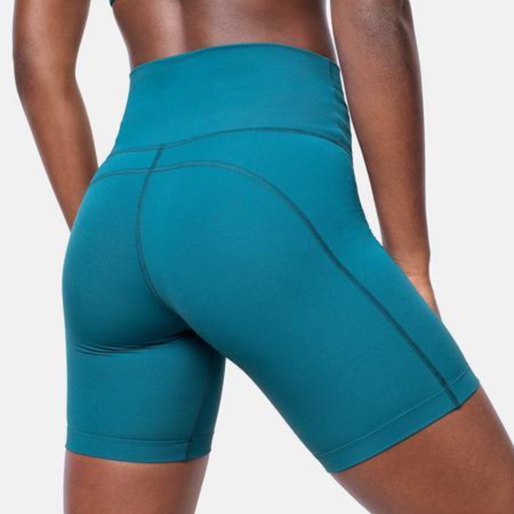 Outdoor Voices LightForm Shorts 7”
